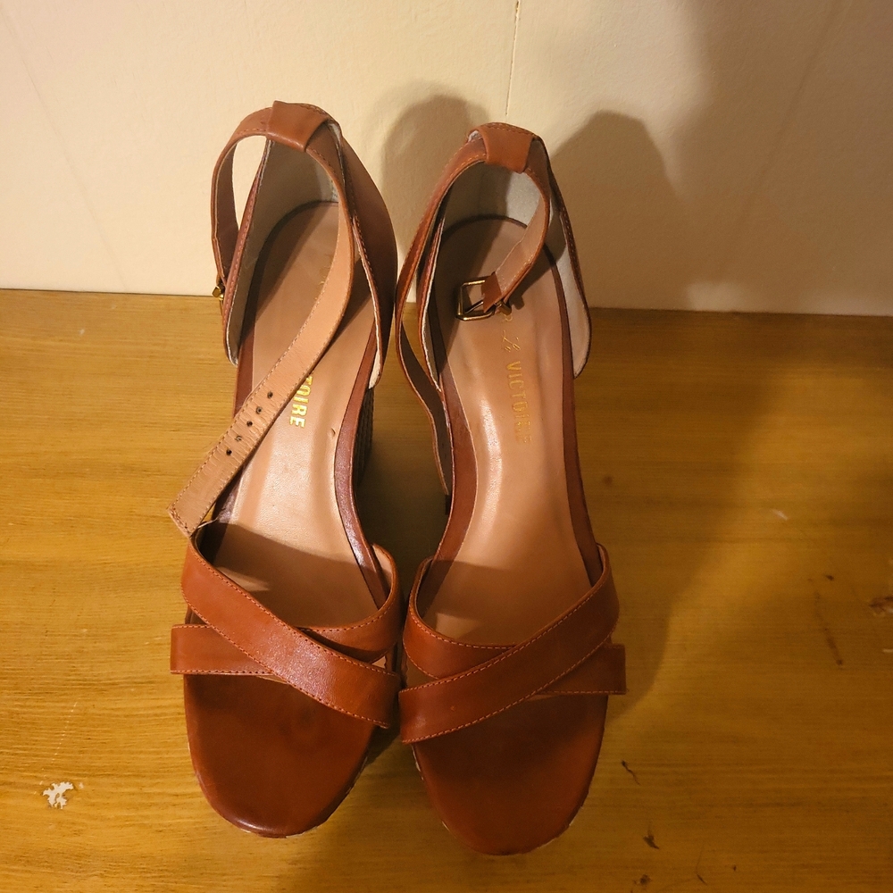 Pour LA Victoire wedges